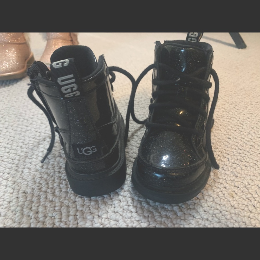 Kids Ugg boots size 9 toddler